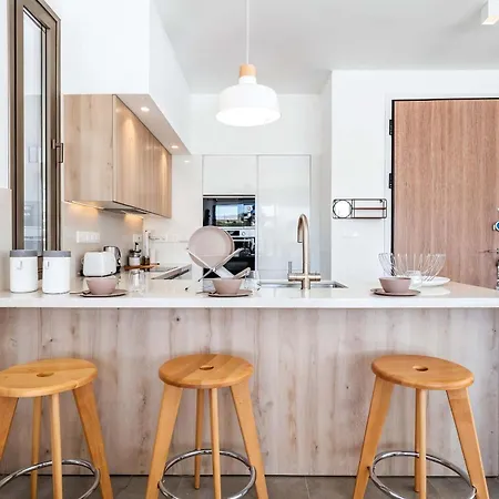 Azure Leda Протарас