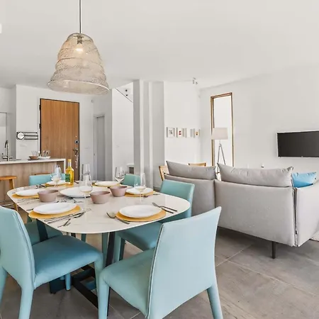 Azure Leda Βίλα *