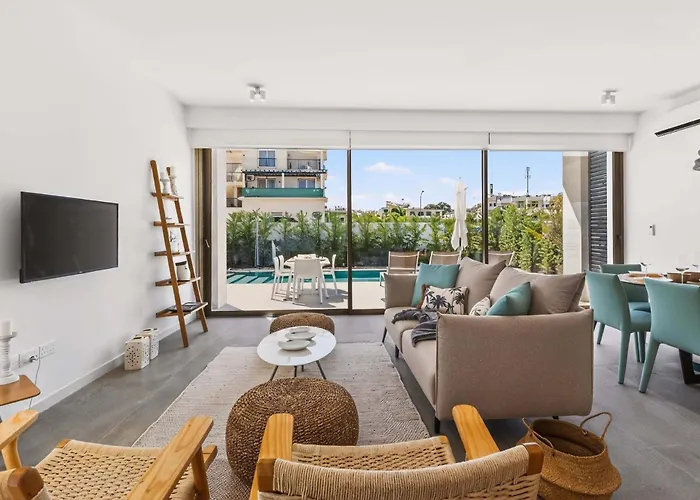 Azure Leda Πρωταράς